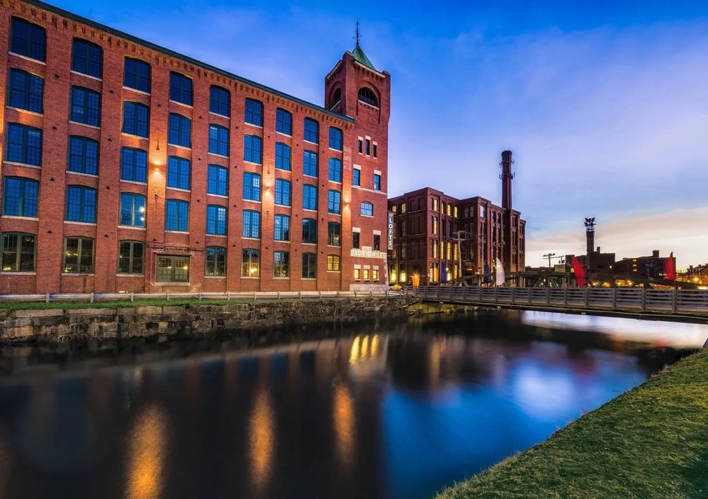 300 Canal Street #1-205, Lawrence