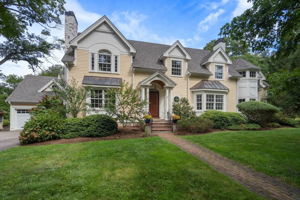 1 Kenilworth Circle, Wellesley