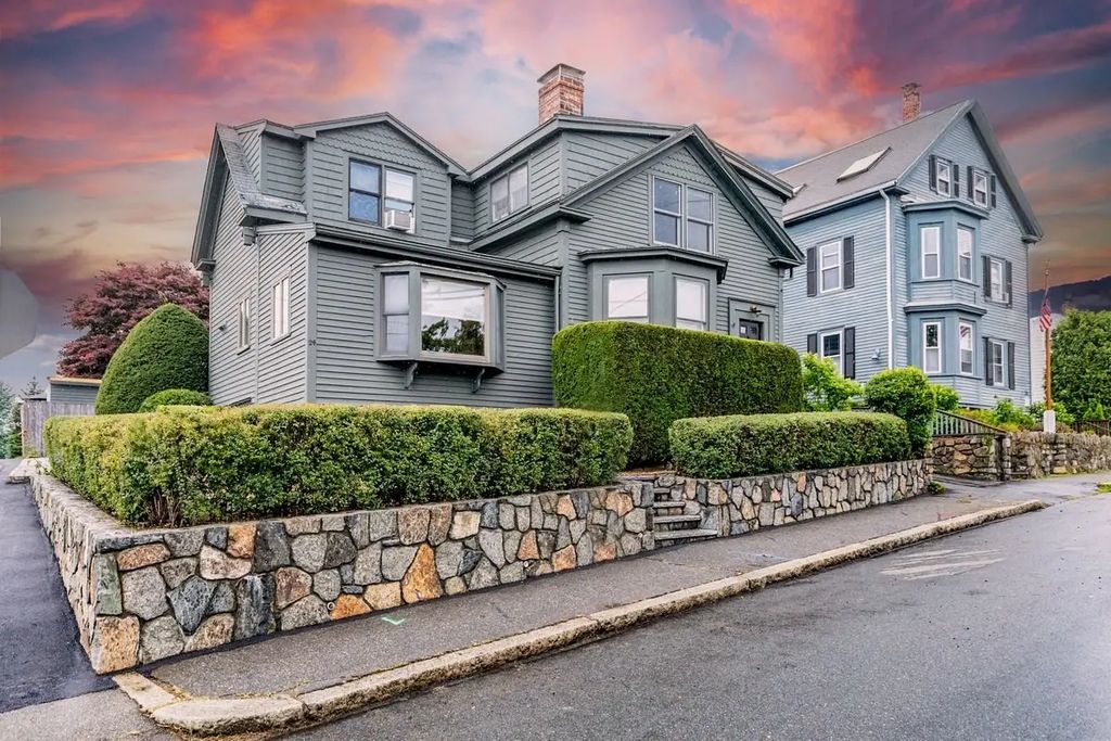 24 Pond Street #1, Marblehead