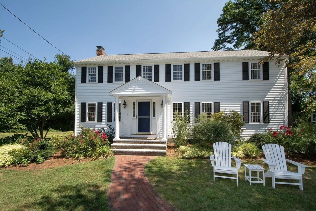 39 Ledgewood Dr, Cohasset