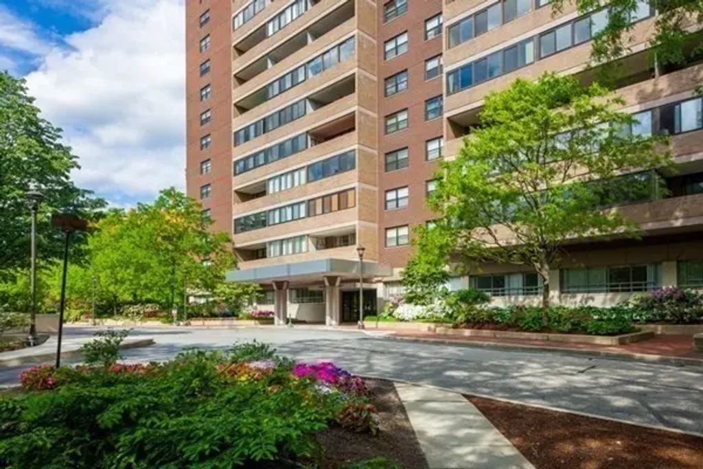 2 Hawthorne Place #17r, Boston