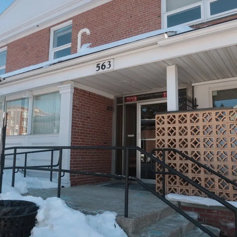 563 Broadway #b2, Everett