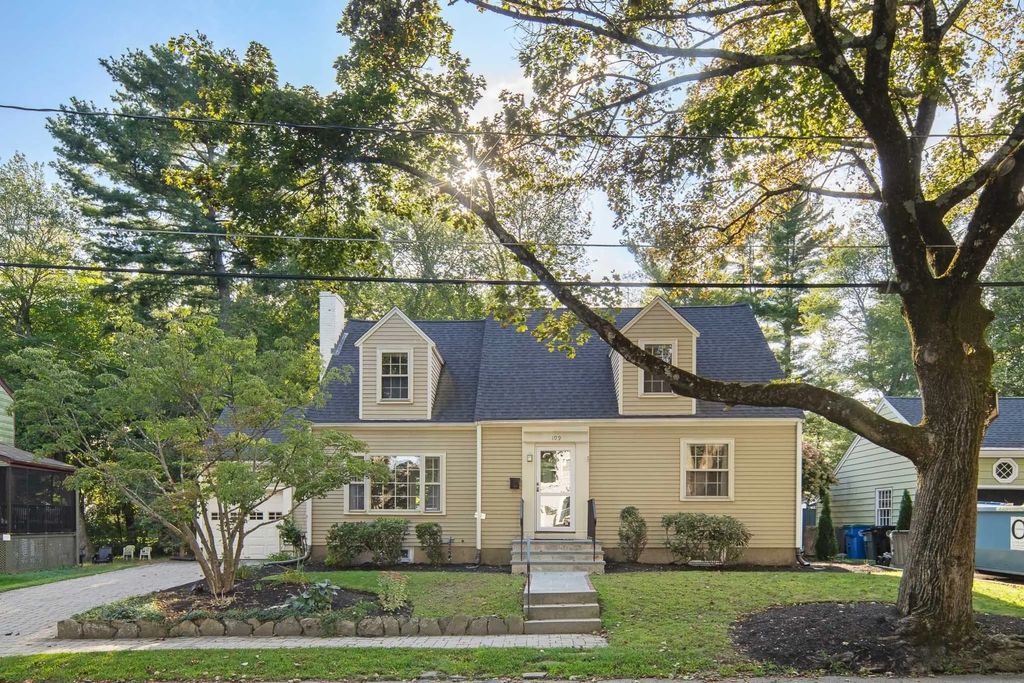 109 Brookside Avenue, Belmont