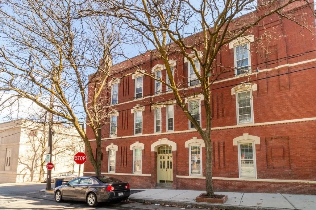 35 Chestnut St #2, Chelsea