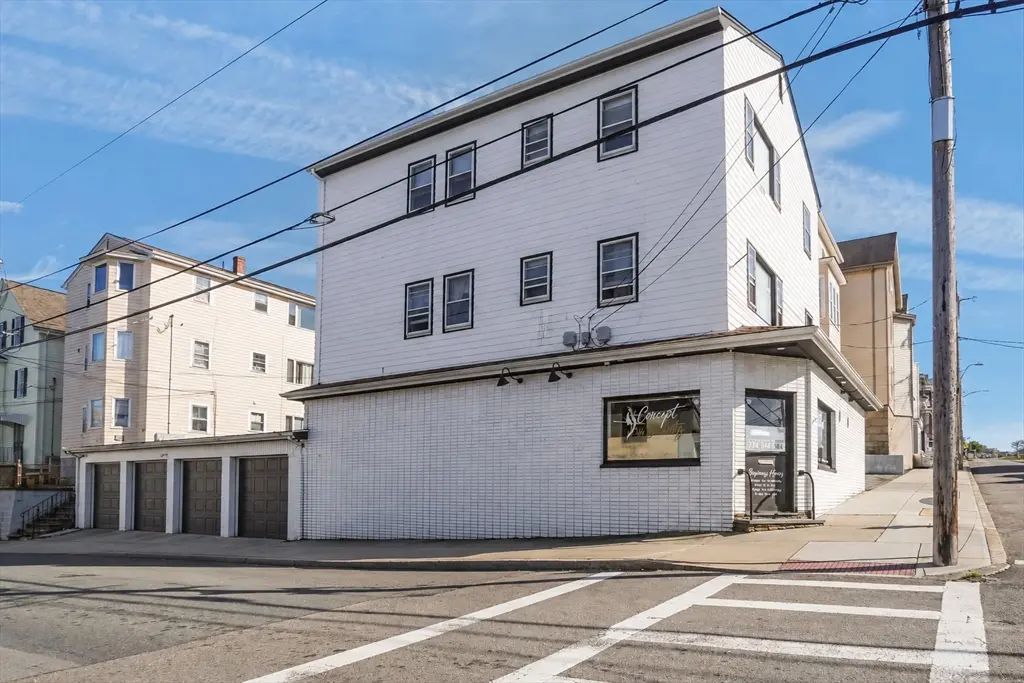 284 Broadway, Fall River
