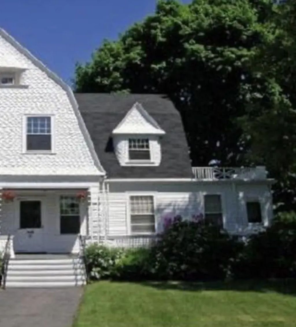 583 Watertown St #583, Newton