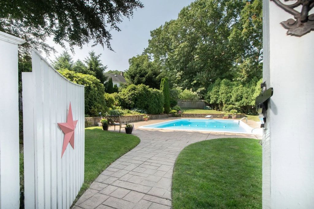 60 Packard Drive, Braintree
