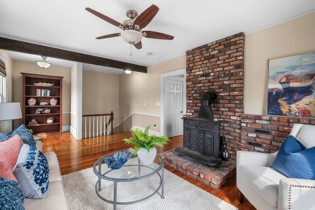 1 Maverick St #2, Marblehead