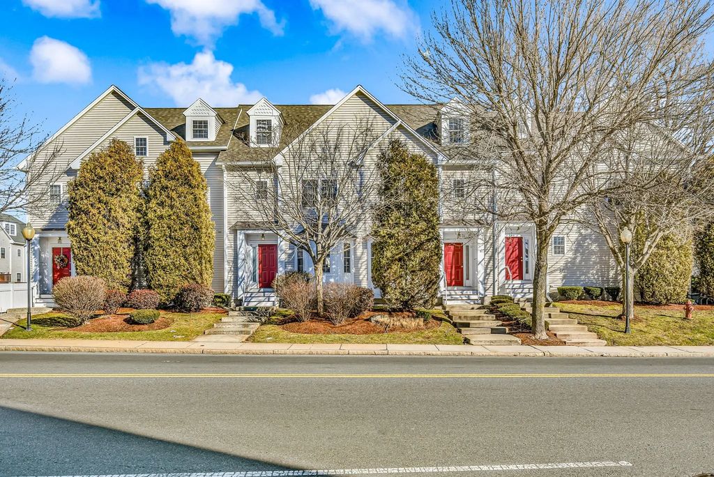 555 Main St #8, Woburn