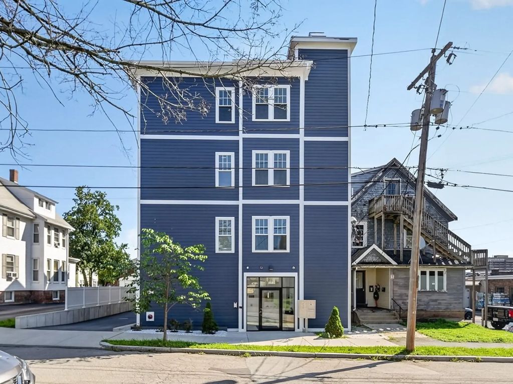 333 Arlington St #2b, Quincy