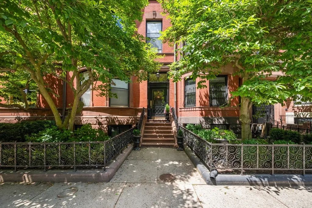 207 Commonwealth Ave #3, Boston