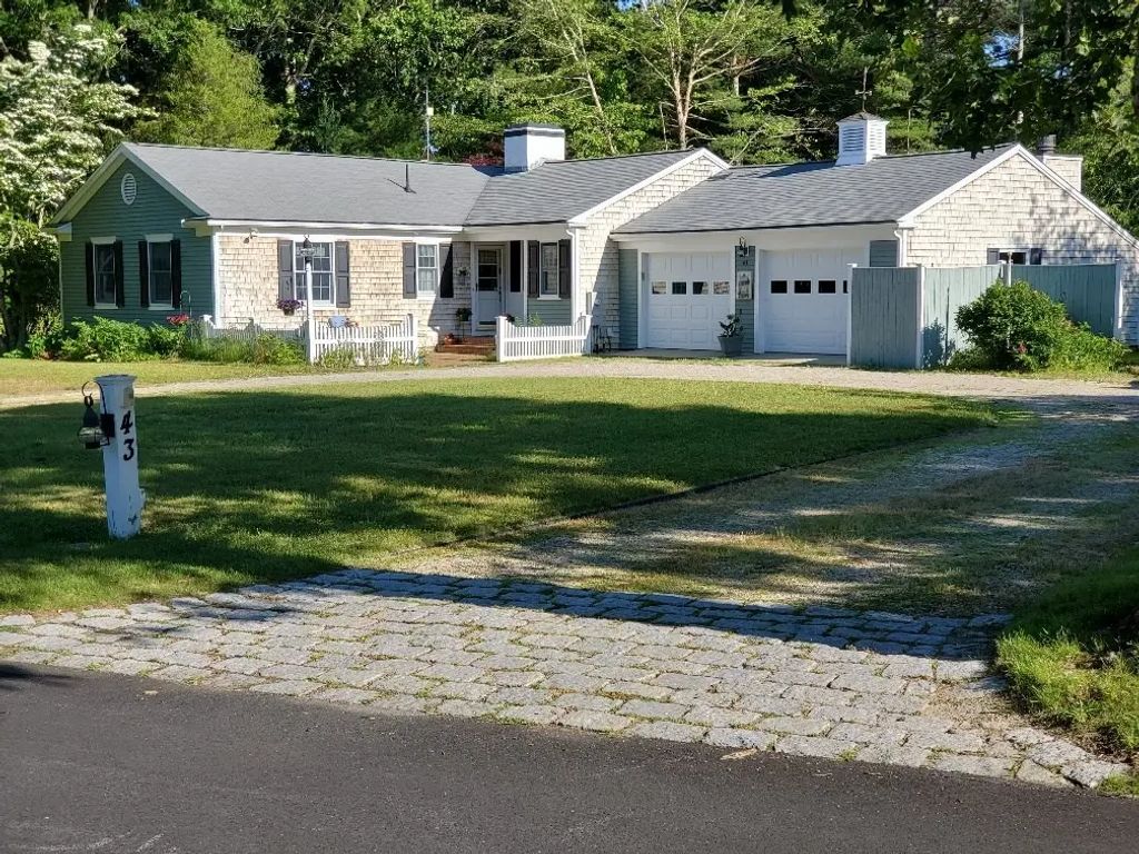 43 Poponessett Rd, Barnstable