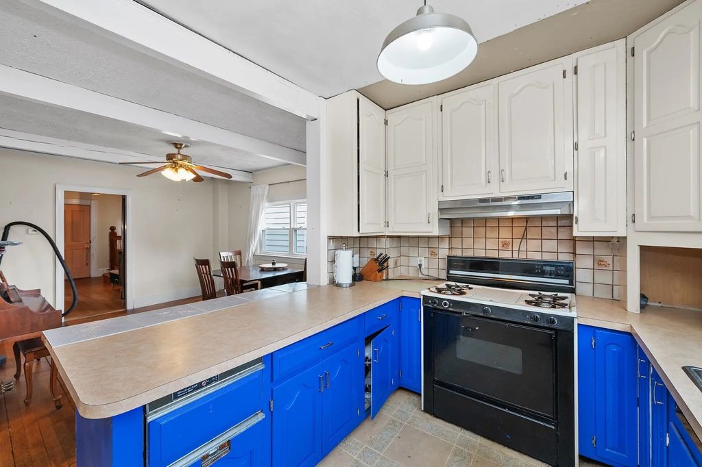 9 Liberty Hill Ave, Salem