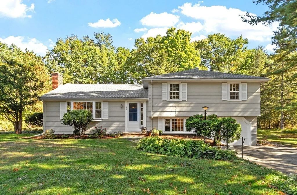 81 Greenwood Rd, Andover