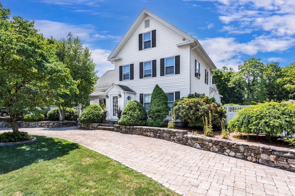 1322 Pond St, Franklin