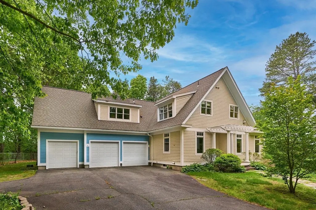 57 Tanglewood Road, Amherst