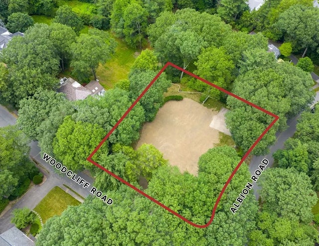 35 Albion Rd, Wellesley