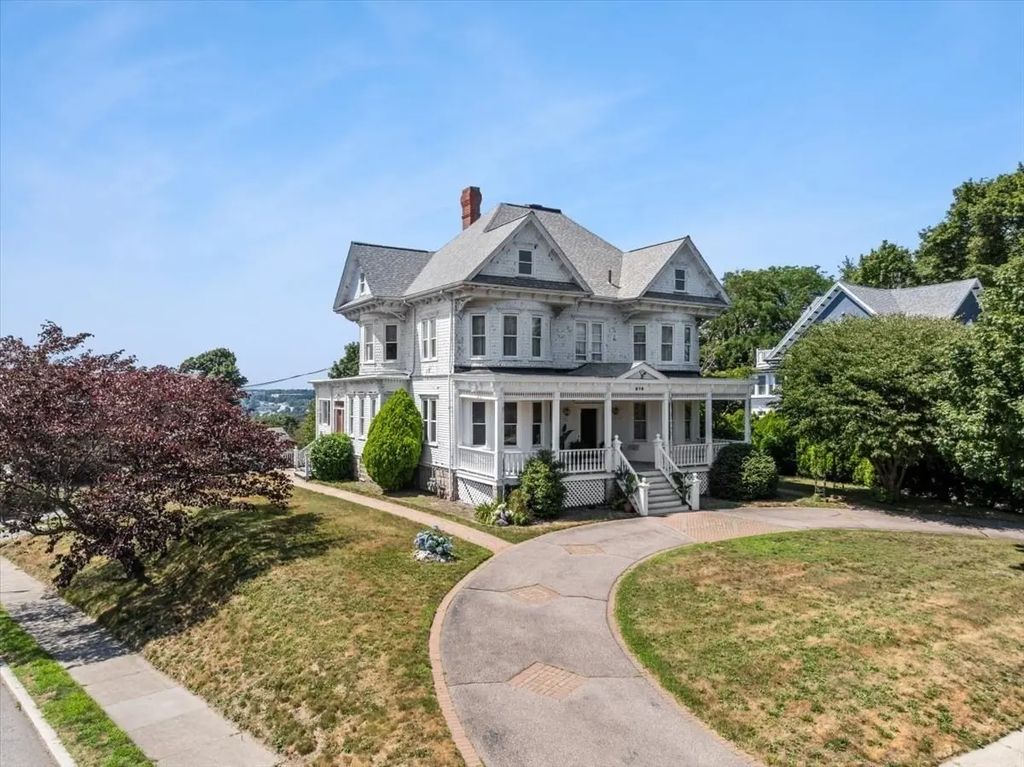 878 Highland Ave, Fall River