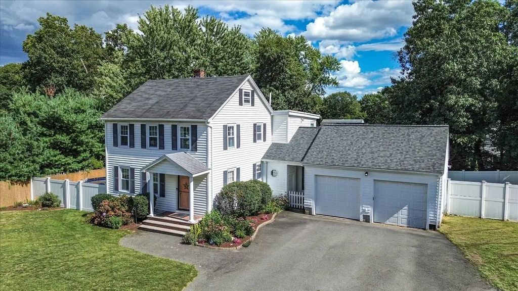 10 Azalea Cir, Dedham
