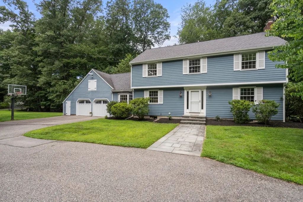 44 Ivy Lane, Sherborn