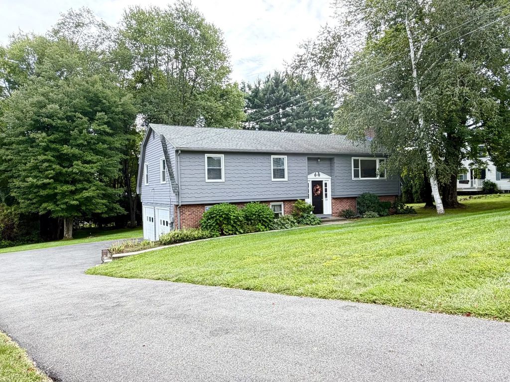 79 Porter Rd, East Longmeadow