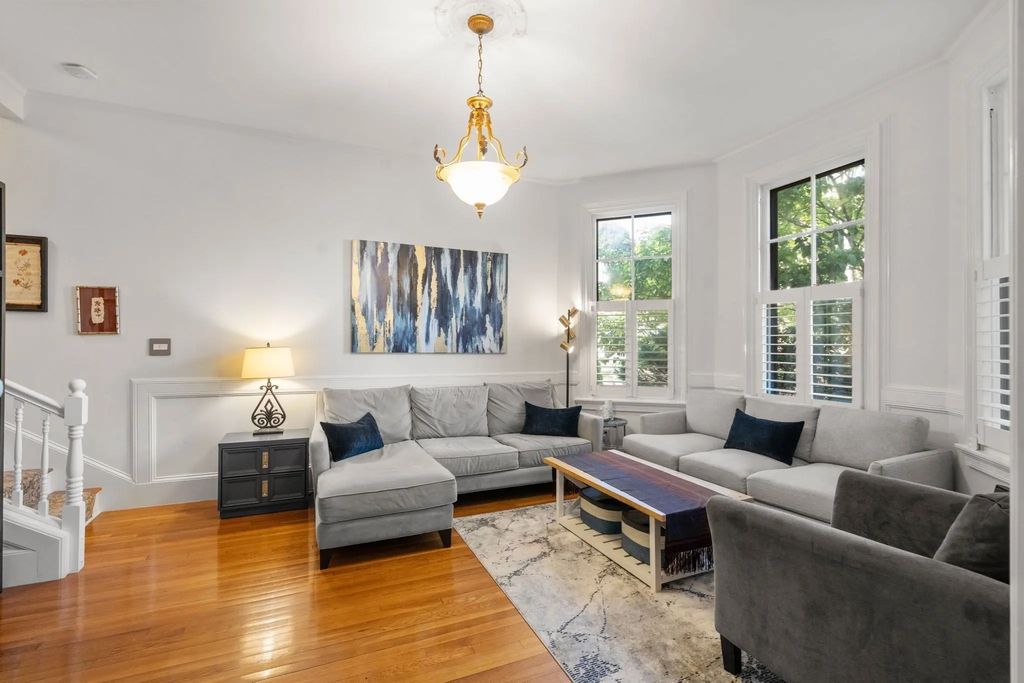 105 Pleasant St #2, Arlington