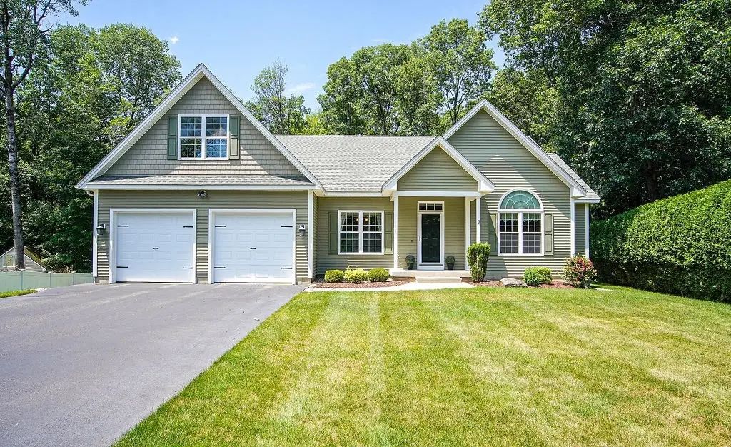 5 Red Bridge Ln, South Hadley