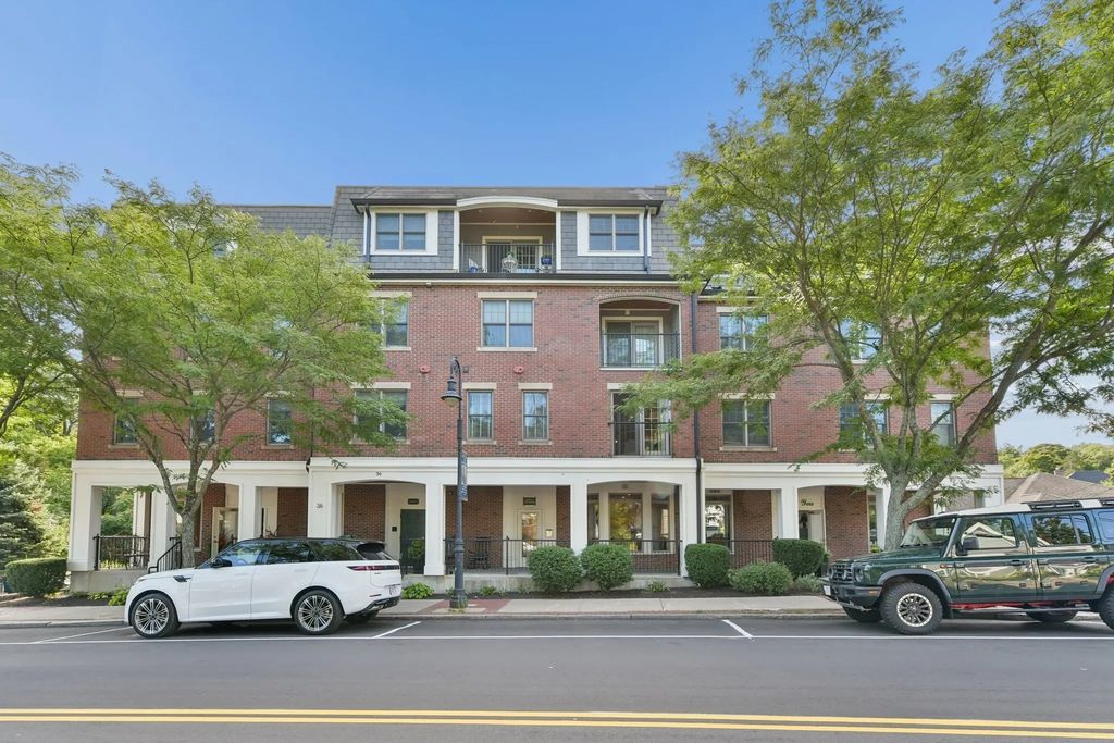 36 Central Ave #15, Milton