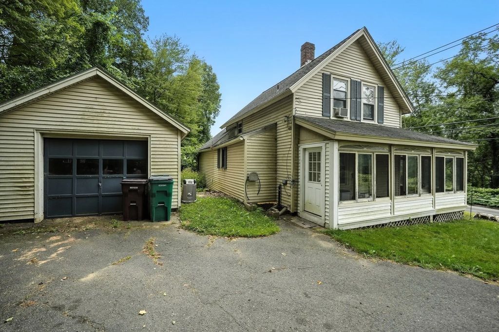 734 Greenfield Rd, Deerfield