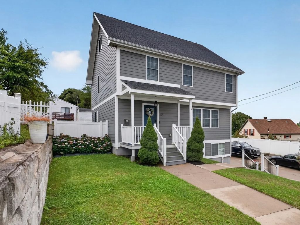 17 Montgomery St, Fall River