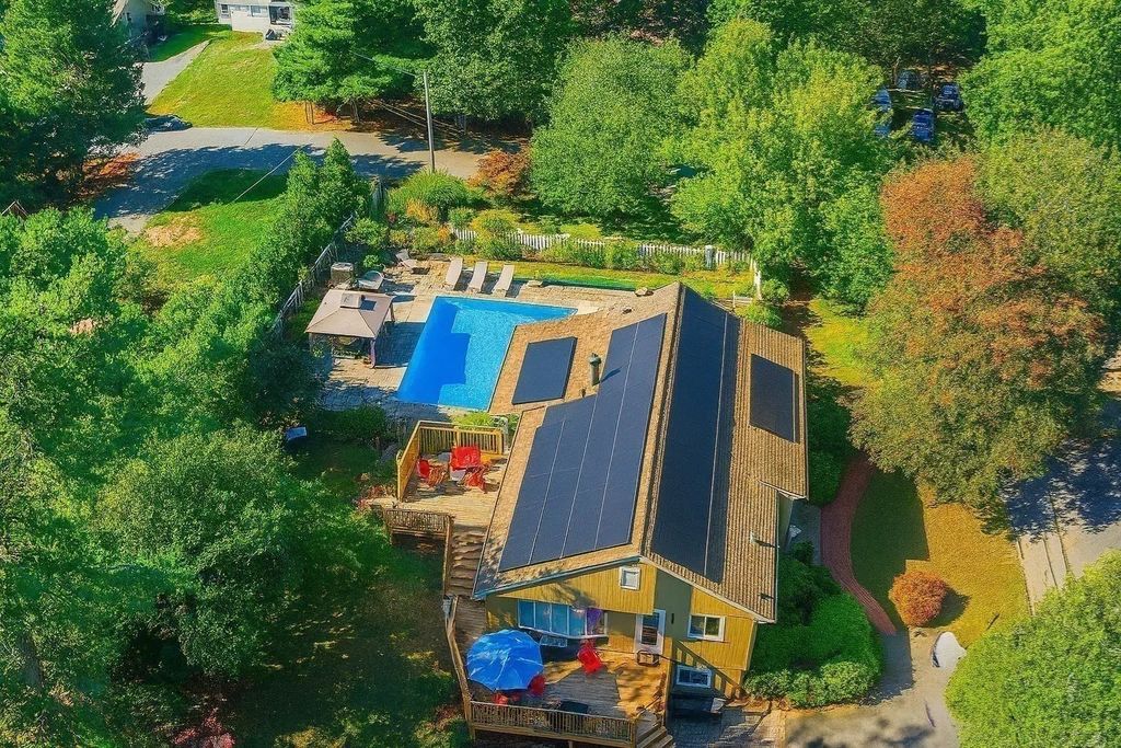 6 Gary Dr, Mattapoisett