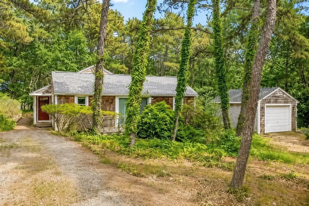 10 Bartlett Rd, Wellfleet