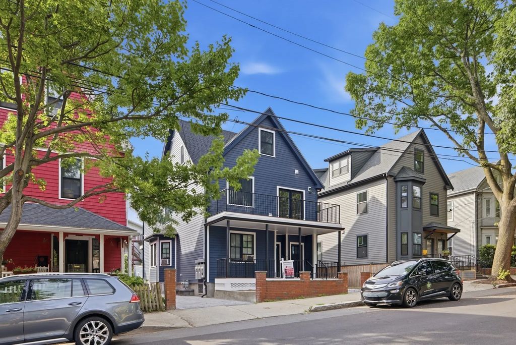 16 Putnam St #2, Somerville