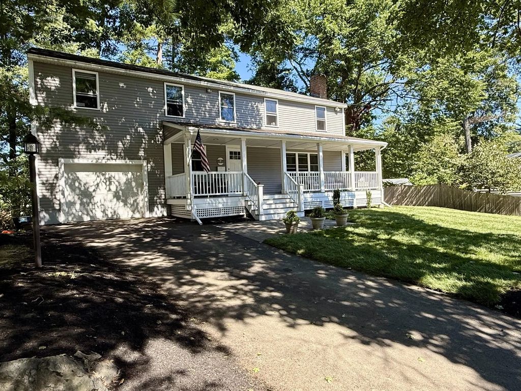 19 Shady Hill Ln, Reading