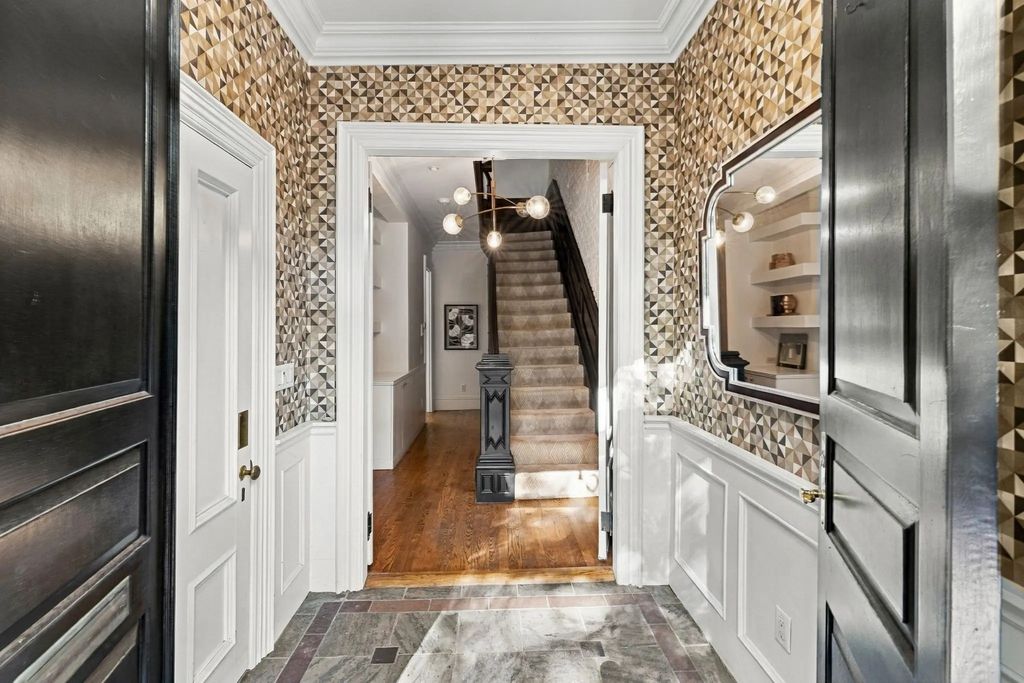13 Wellington St, Boston