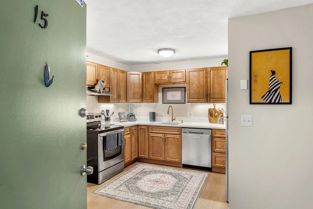 295 Main St #15, Reading
