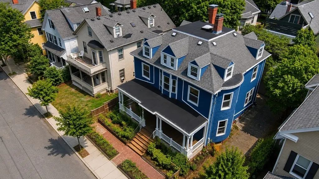 23 Summit Ave, Somerville