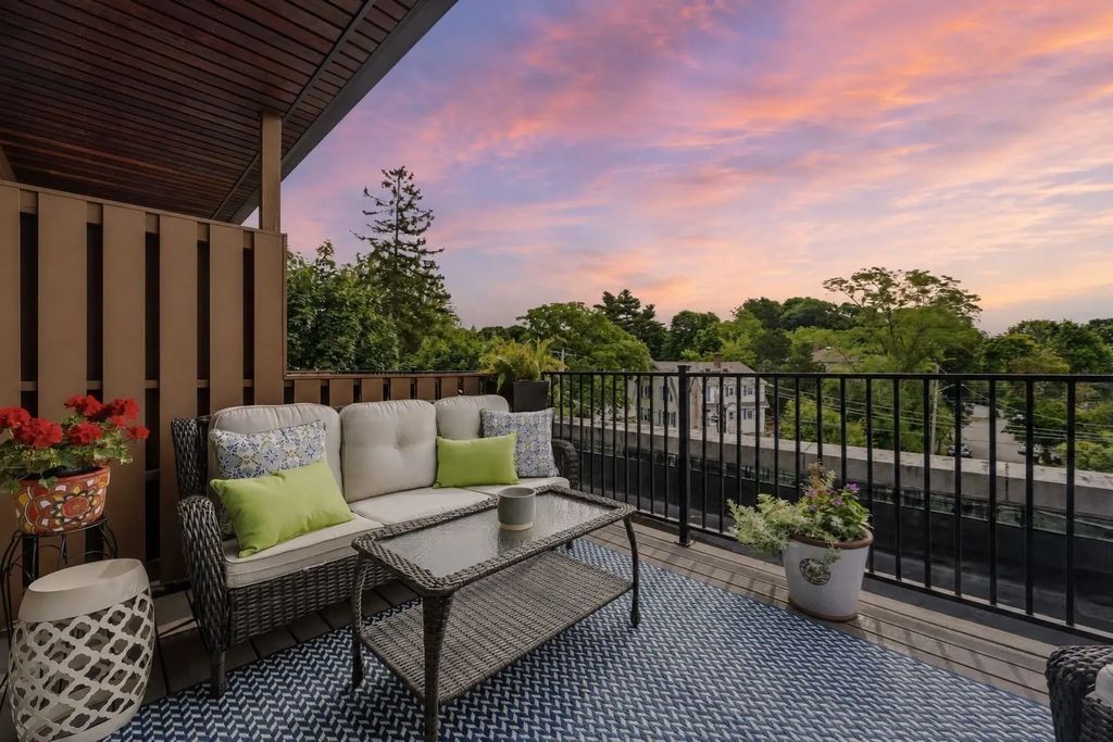 1 Saint Clare Rd #16, Medford