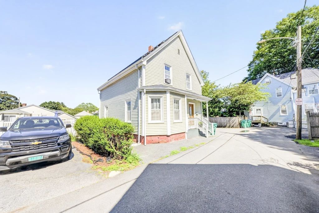 22 Emerson, Lynn