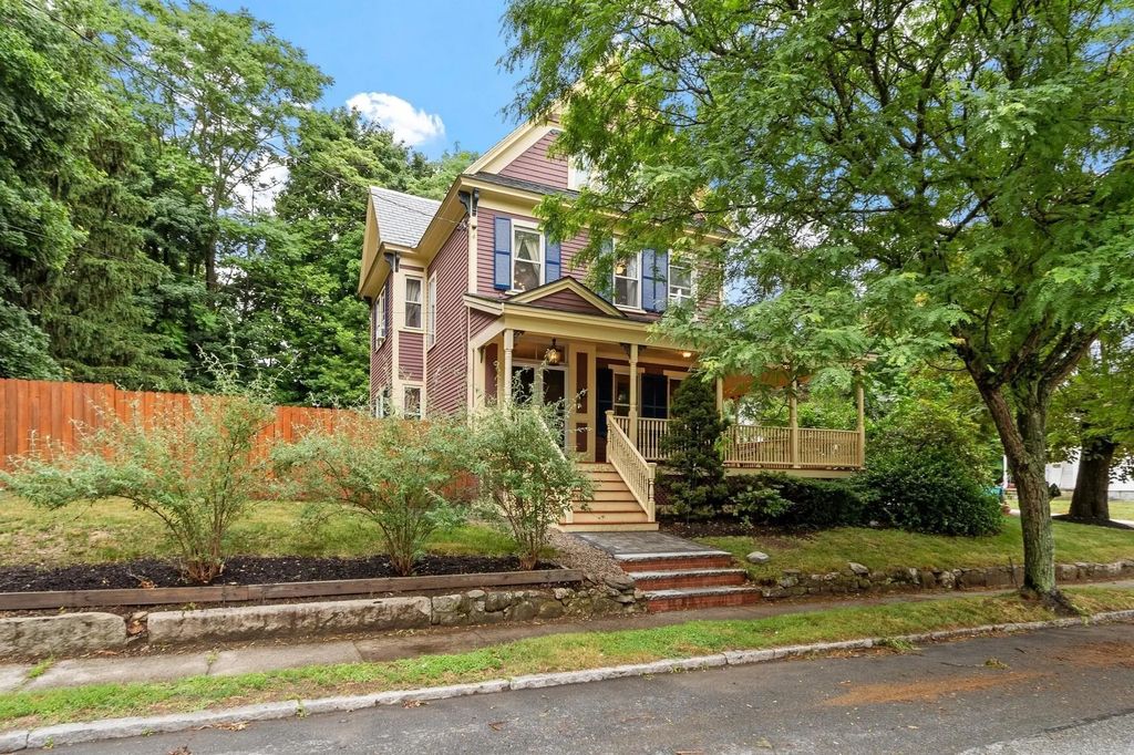 192 Wentworth Ave, Lowell