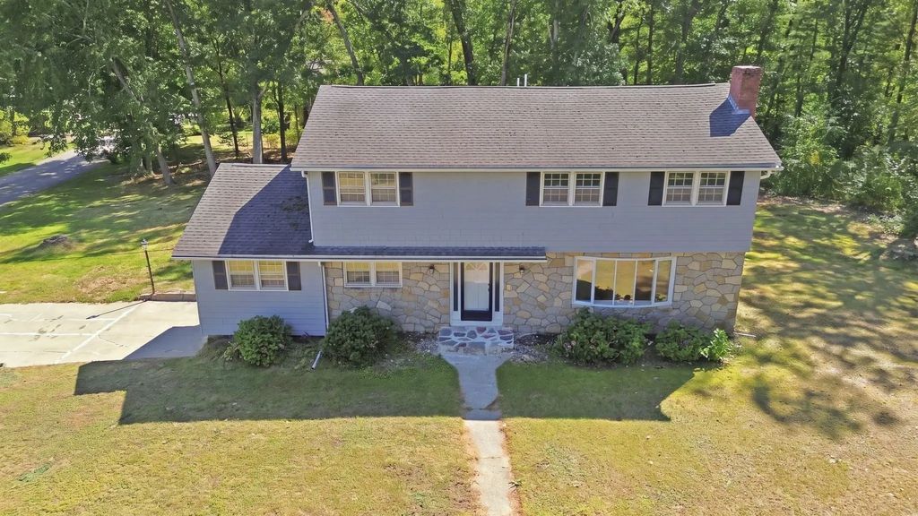 15 Maplewood Rd, Tewksbury