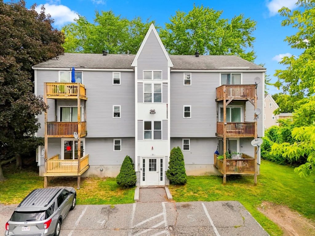 28 Ware St #1, Lowell