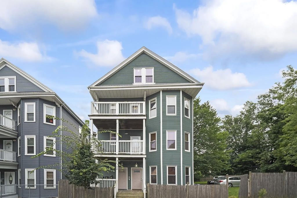 34-36 Howe St #3, Boston