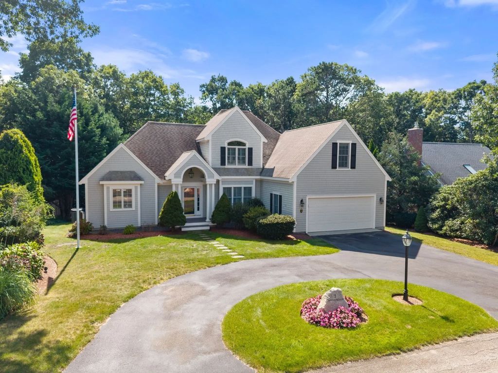 7 Menemsha Way, Falmouth