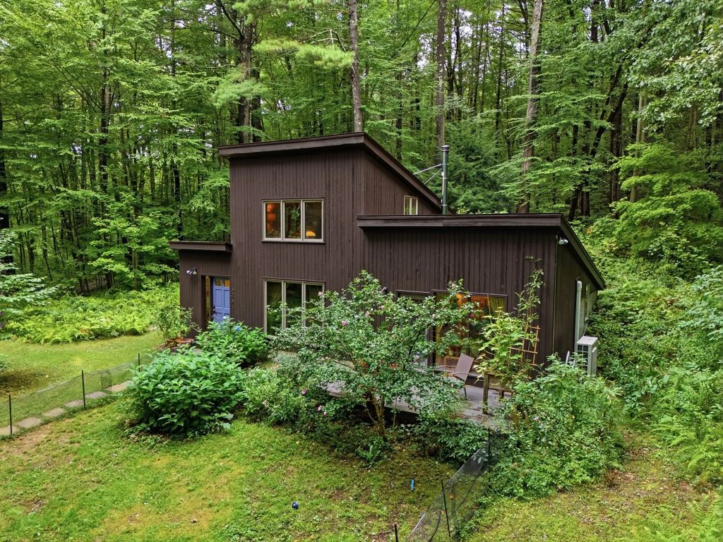626 Station Rd, Amherst