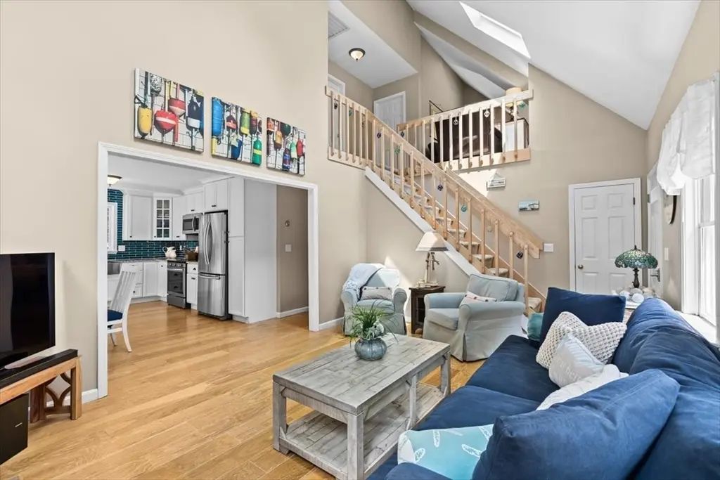 4 Selah Cir, Eastham