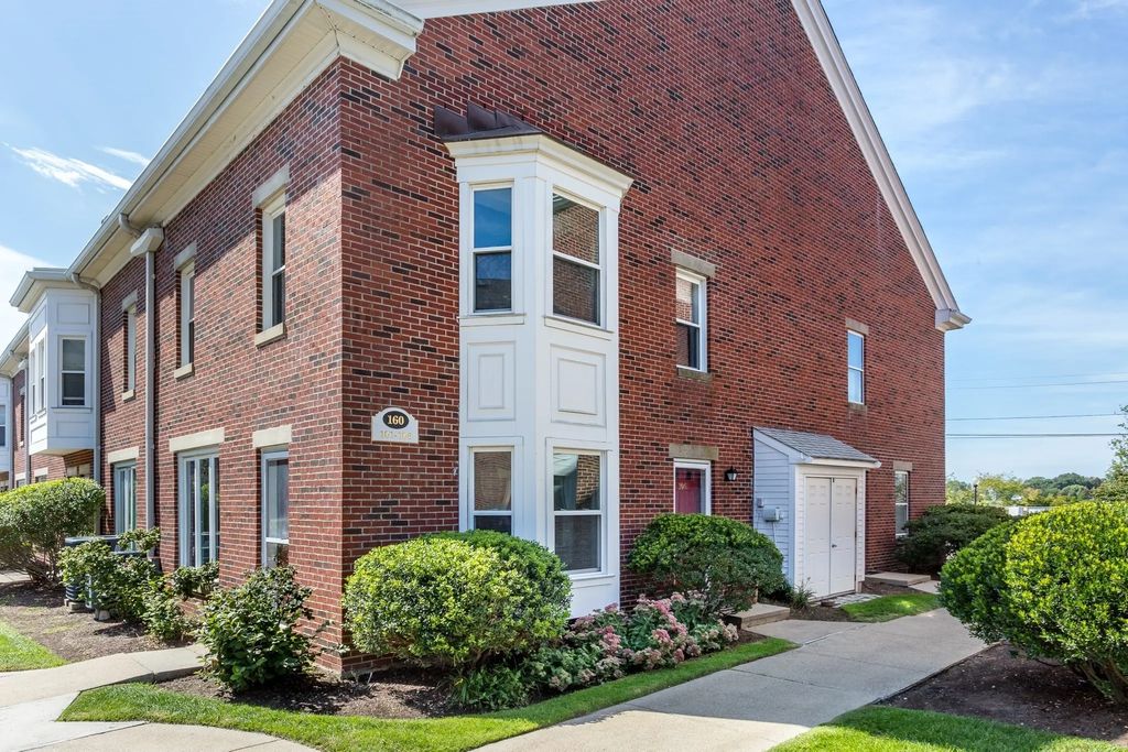 160 Quincy Shore Dr #106, Quincy