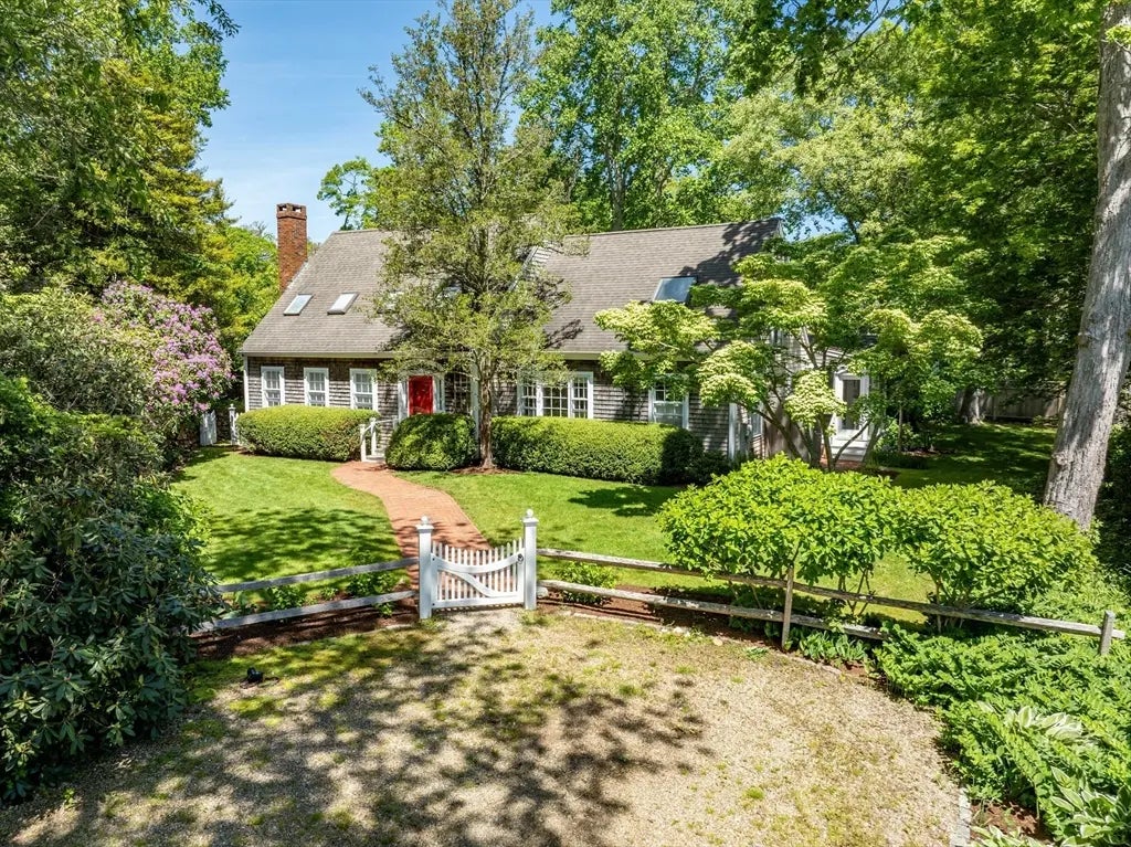 21 Woodlawn Ave, Tisbury