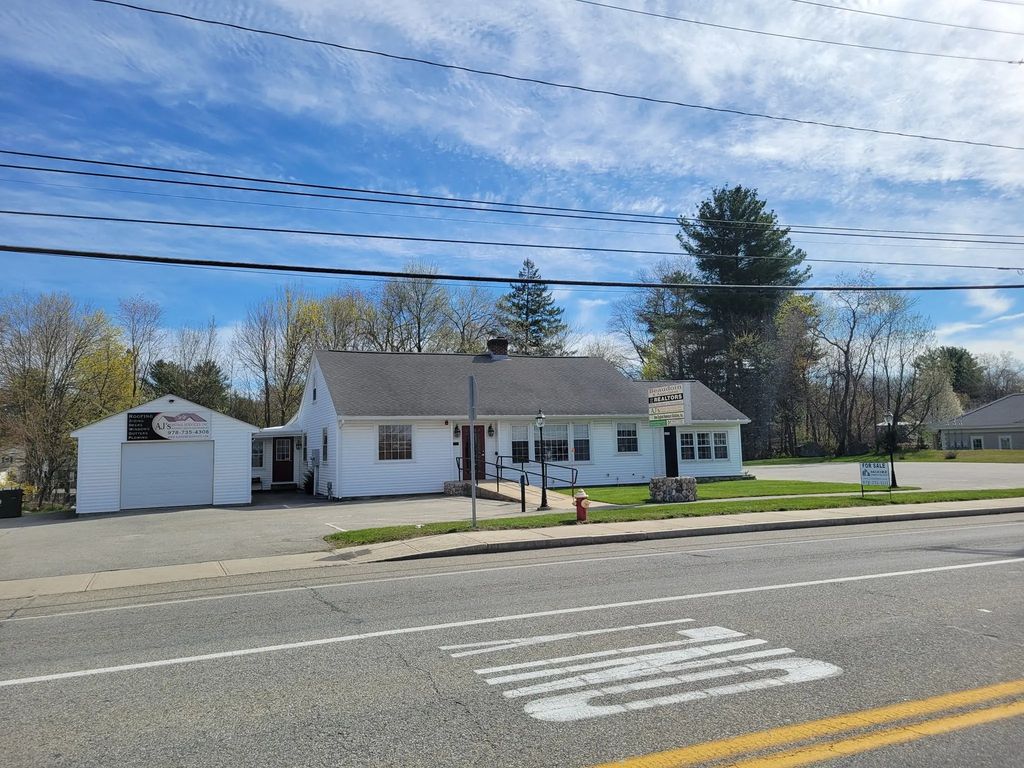 1565 Lakeview Avenue, Dracut