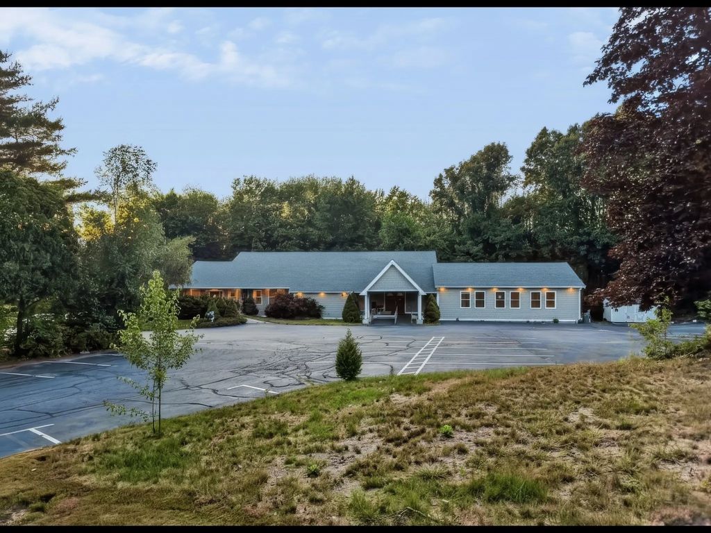 206 Turnpike Rd, Southborough